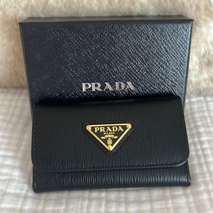 New never been used Authentic  Prada key holder 🔥